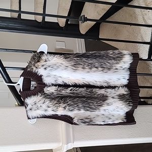Sweater vest with fur